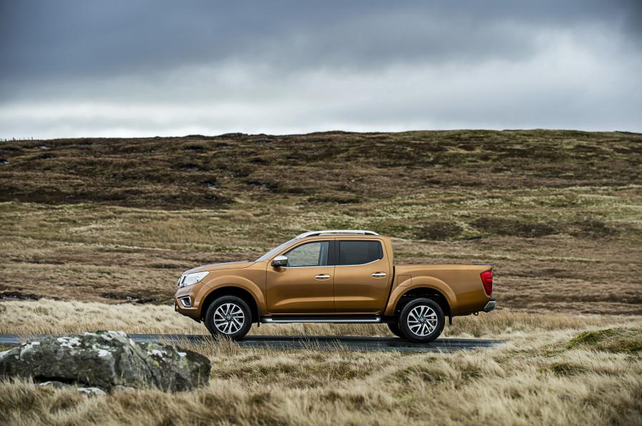  Nissan NP300 Navara Double Cab 2016 года  (UK) (фото 3 из 30)